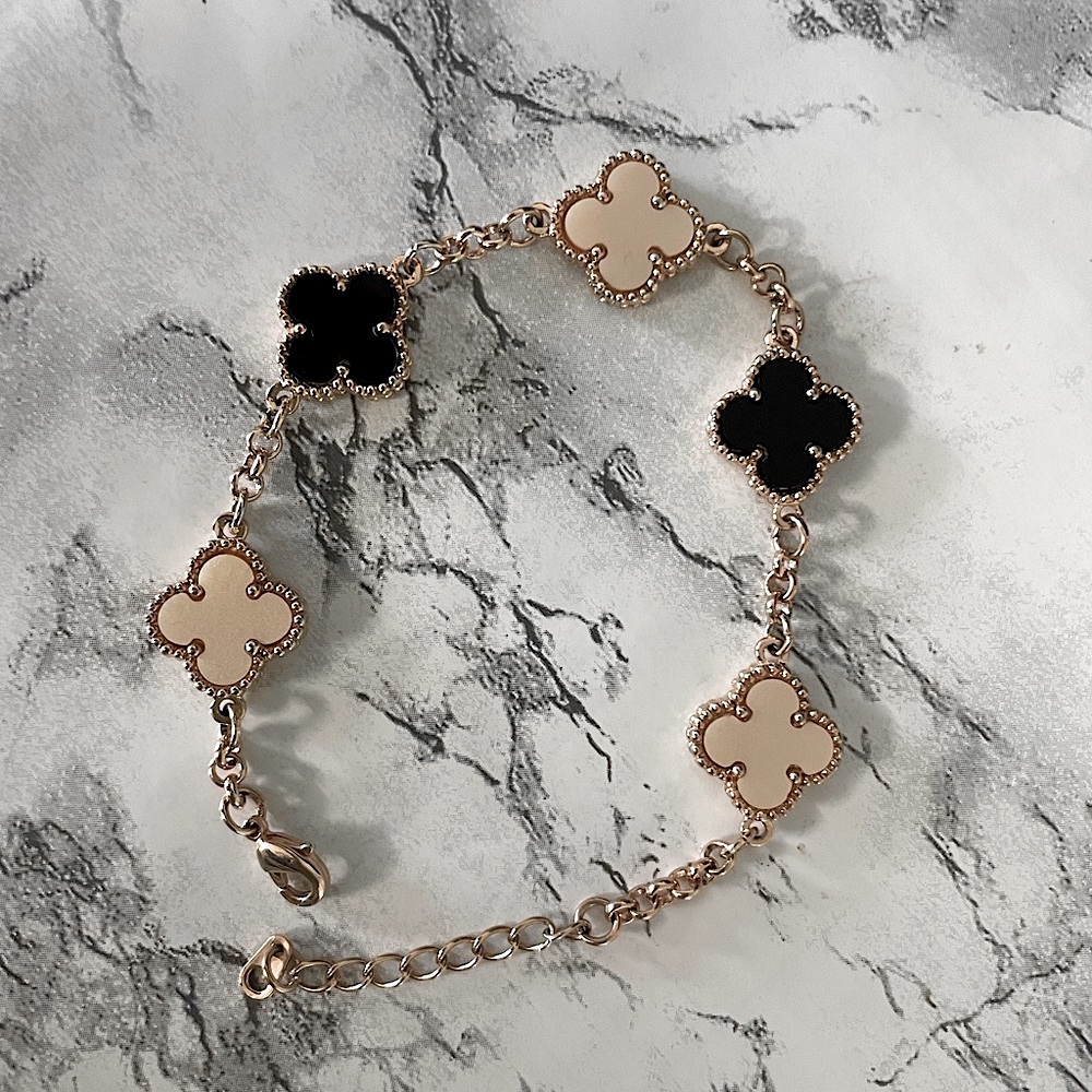 4 Leaf Clover Bracelet / Black and Cream / Beautiful
